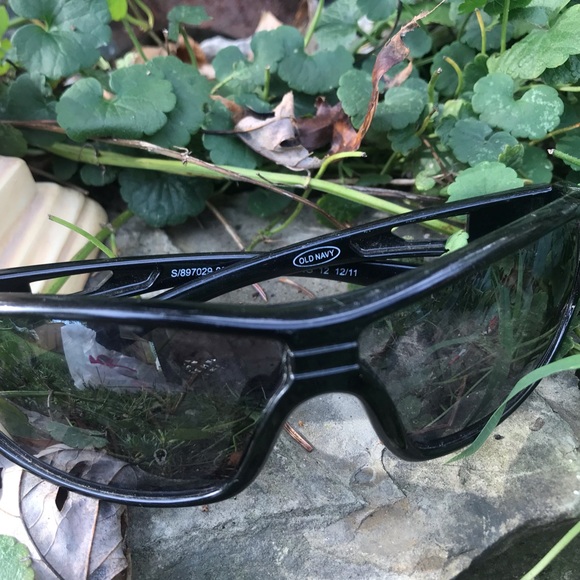 Old Navy Sun Glasses - Picture 4 of 5